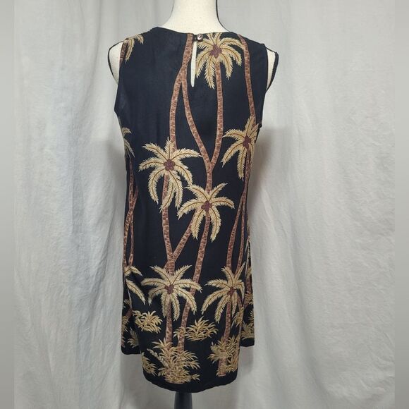 Peppermint Bay sleeveless A-line shift dress, keyhole close, size M - Picture 2 of 5